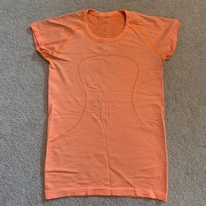 Lululemon short sleeve shirt